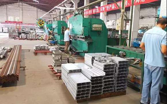 國(guó)慶中秋同禧！向堅(jiān)守崗位的“長(zhǎng)盛人”致敬