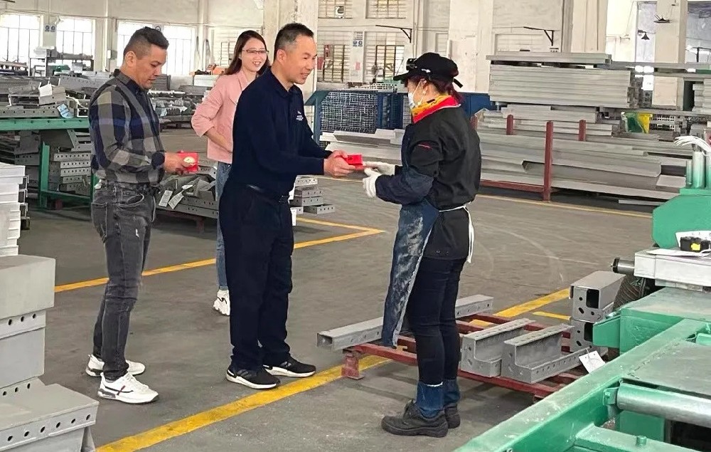 致敬--春節(jié)留崗，提前復(fù)工的“長(zhǎng)盛人”